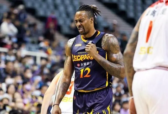 提前投降？「魔獸」霍華德賽前40分鐘突宣布膝傷缺陣