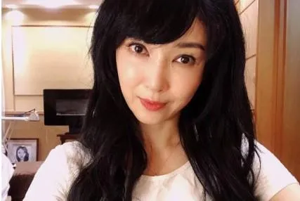 愛女出櫃遭罵「敗壞風俗」！美魔女辣媽霸氣護航　怒嗆酸民：替你們感到悲哀