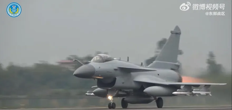 影/解放軍持續在台周邊演練　東部戰區：多型戰機開展實戰課目
