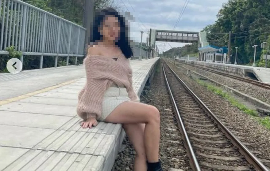 火車來下半身就沒了！美女記者「跨月台拍美照」下場慘　鐵路警回應了