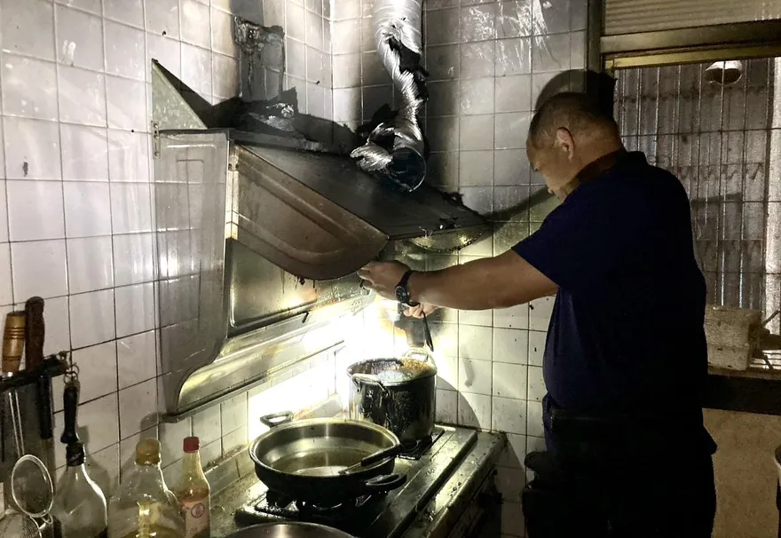 住警器救命！土城公寓住宅火警冒黑煙　它鳴叫聲成功叫醒3人逃生