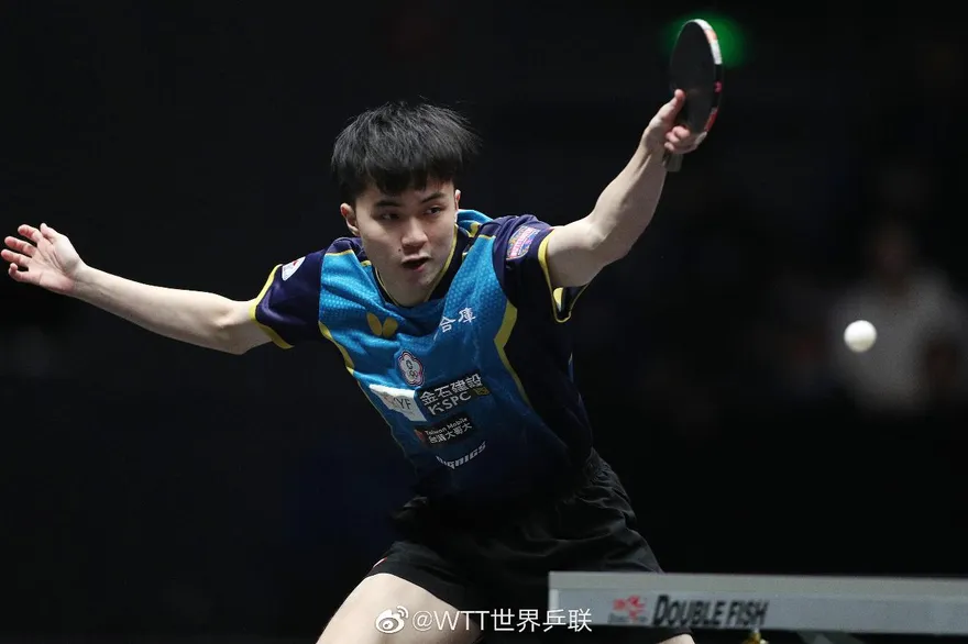 影/林昀儒逆轉勝！帶傷拍落同齡日本好手　晉澳門冠軍賽16強