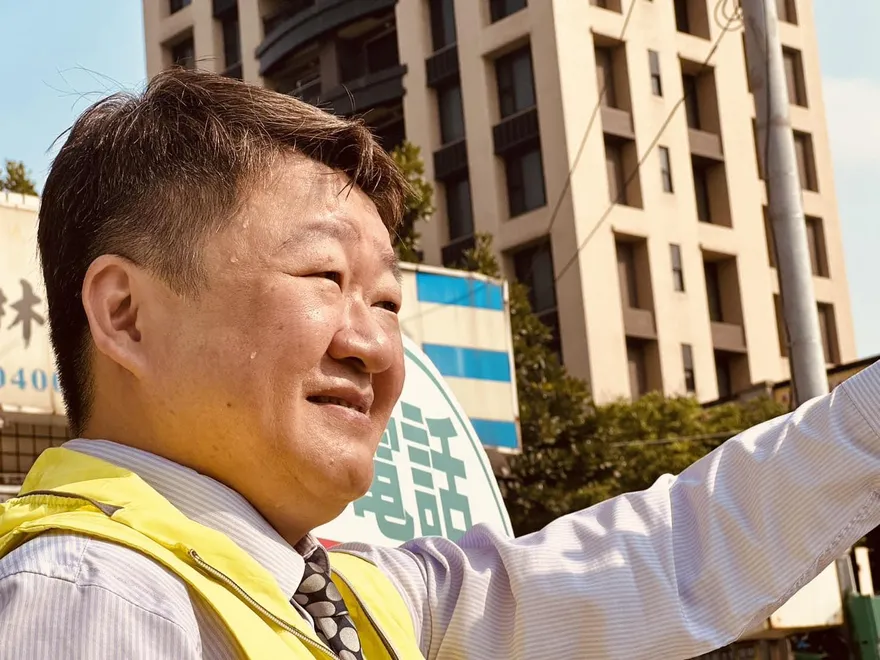 何博文遭淡江撤銷碩士學位　昔嗆蔡壁如論文抄襲「辭立委負責」遭網酸爆