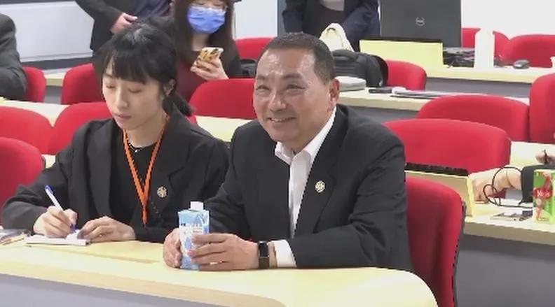 侯友宜「和平護民主」論述撼動南部綠樁腳！　美女議員曝基層真實反應