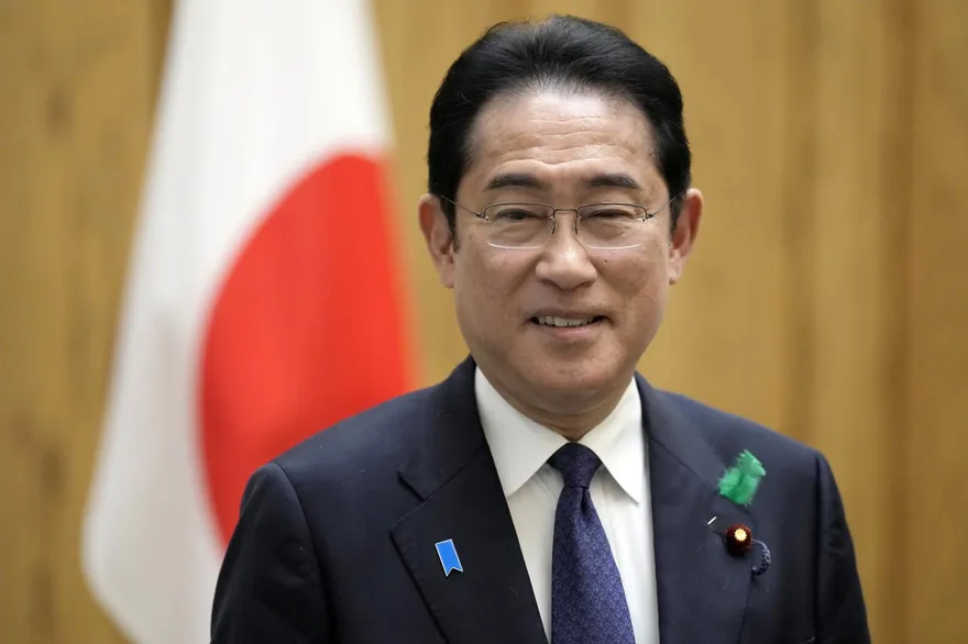 日相遇襲事件後一週　岸田親返事發地向漁民當面致謝