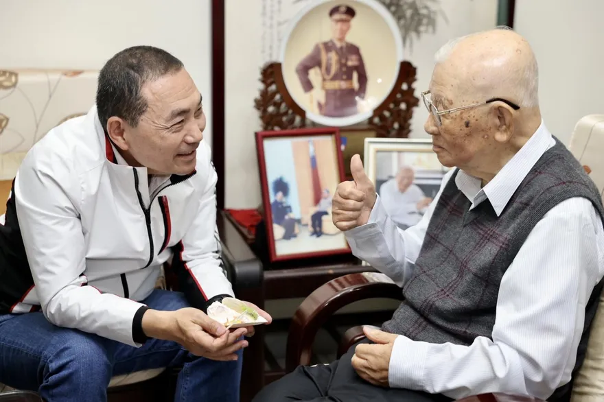 侯友宜請益行程啟動　105歲的許歷農「比讚」給8字箴言
