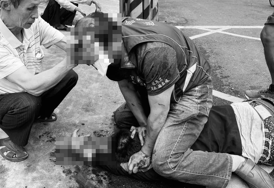 快訊/高雄街頭喋血！退休刑警里長遭攻擊爆頭濺血　負傷壓制活逮1人