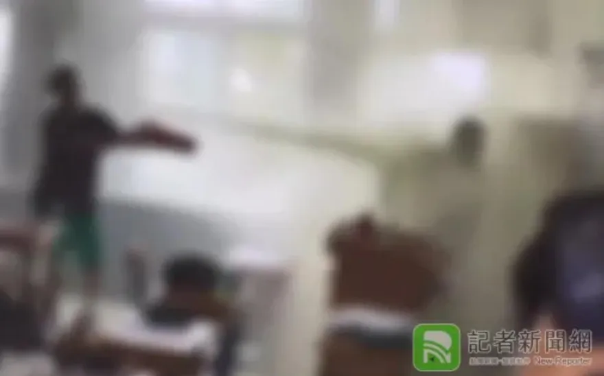 乾粉滅火器當水槍玩！台南屁孩教室開慶生趴　瘋狂射擊一片粉塵