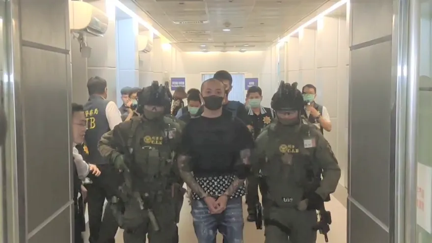 快訊/「鯨魚」回來了！操控弘仁會轟華山幫影武者　下機後被押回新北市刑大偵訊