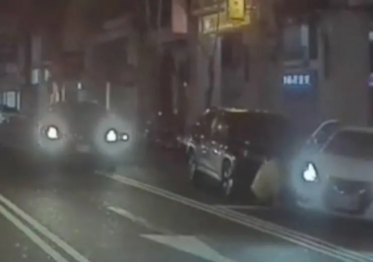 影/毒梟催油門撞警企圖逃跑　台中勇警破車窗街頭逮人送辦