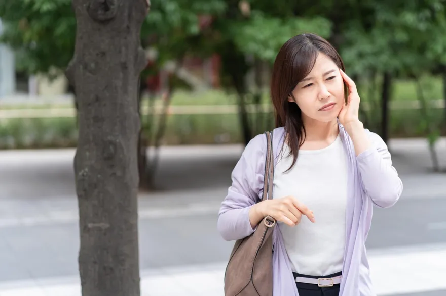 左臉發麻看診3個月沒用　耳鼻喉科揪「乳癌轉移下頷骨」