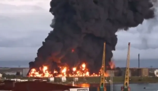 影/快訊/克里米亞燃料庫爆炸起火烈焰衝天　疑遭烏軍無人機攻擊