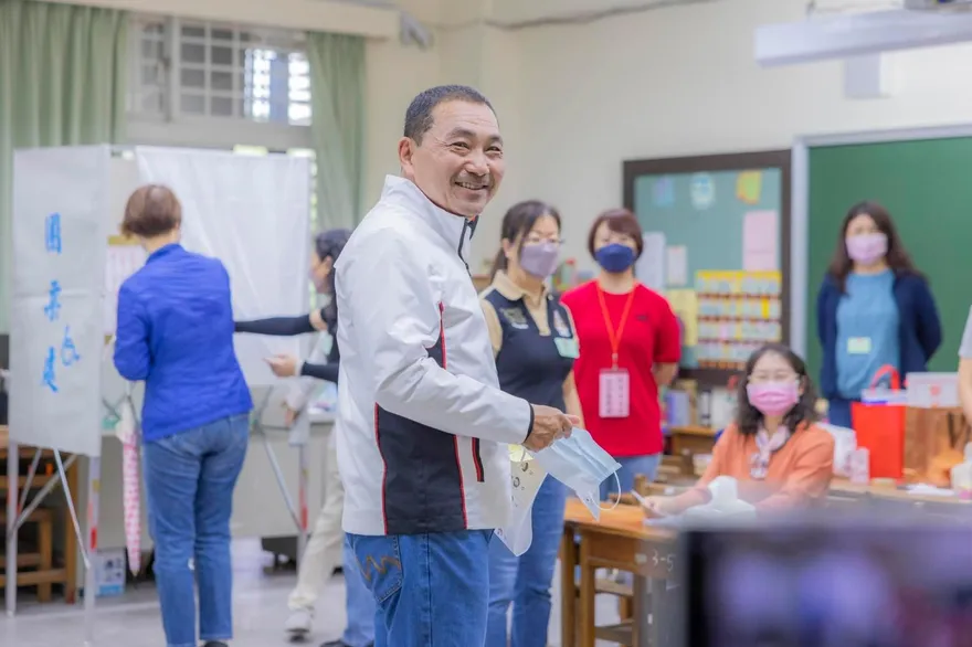 英系立委翻車！批侯友宜不講英文沒國際觀　反被葉元之舉「小英用錯英文法例子」狠打臉