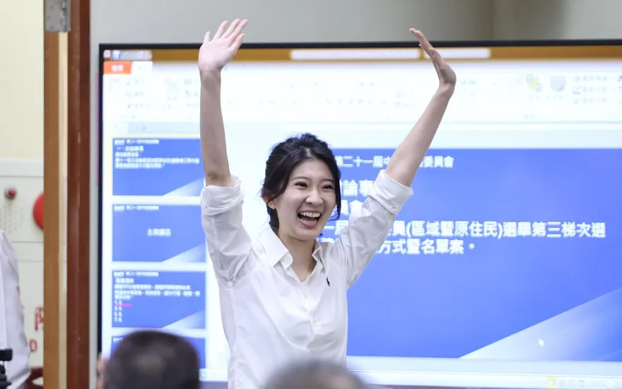 藍營侯、郭之爭要挺誰？　李明璇12字表達立場