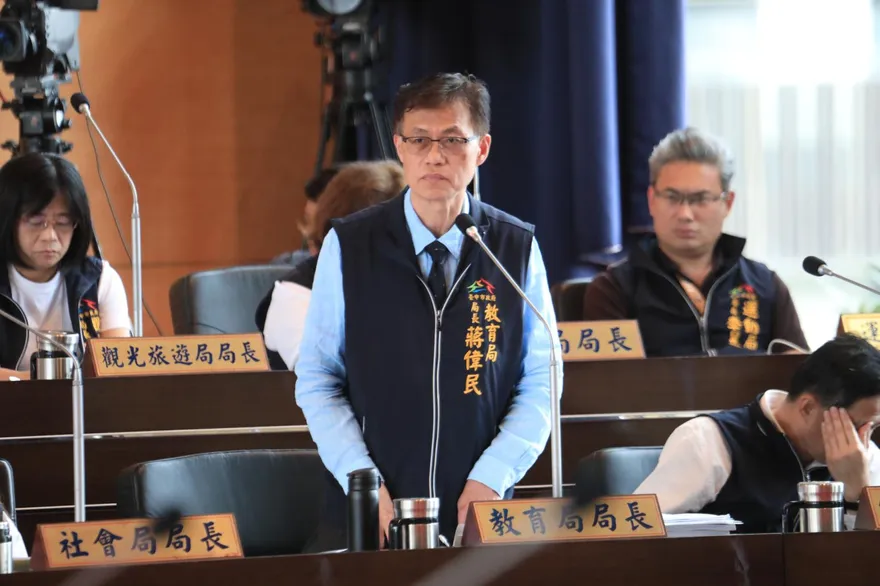 台中師強餵學生、當奴隸拍賣…盧秀燕出手了：解聘不當管教師