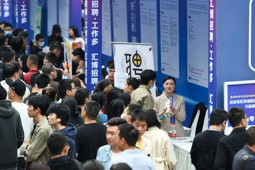 不愛進工廠！大陸00後「第三代農民工」偏好從事服務業：自由輕鬆