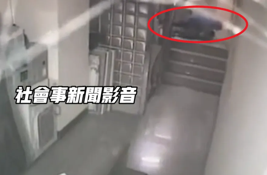 影/台中西屯爆債務鬥毆　1男慘摔樓梯骨折送醫