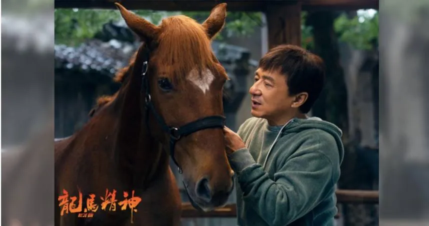 成龍甘願當貼身助理！電影請來「重量級嘉賓」出演…被咬、被踢畫面曝光