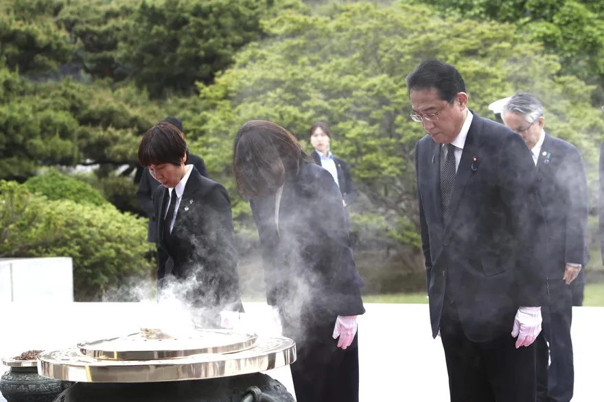 岸田文雄抵韓首站參拜顯忠院　日媒：具有強化韓日安保合作意涵