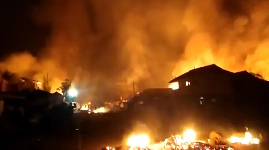 影/印度東北部爆發種族衝突　搶劫、縱火燒車致9千人流離失所