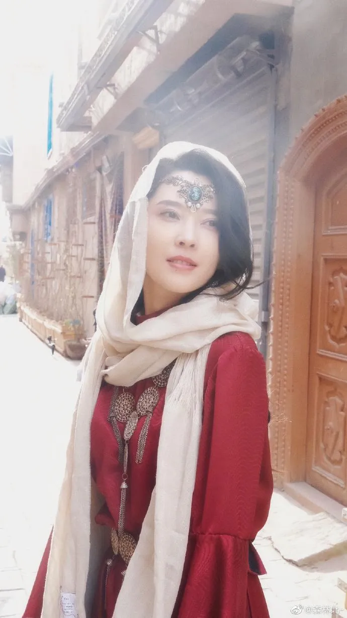 影/神似「胡慧中」！美女網紅分享家鄉新疆影片暴紅　被曝曾上相親節目「長得不太一樣」