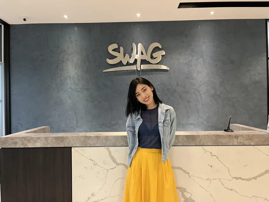 前軍團正妹輔導長加入SWAG！外流風波後首露面…喊話受害女性：不用再躲藏