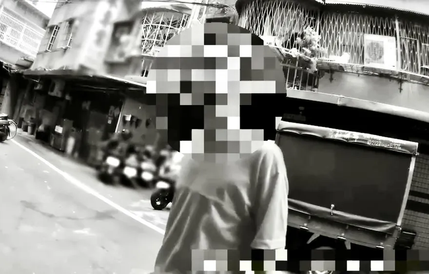 影/板橋酒醉男吃飽太閒　招手攔警車譙三字經被逮送辦