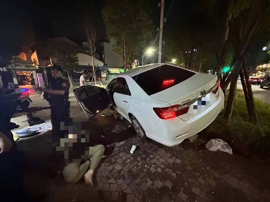 台南毒蟲自撞！警安撫他「沒事」　阿兜仔竟中文秒回：有事、台灣