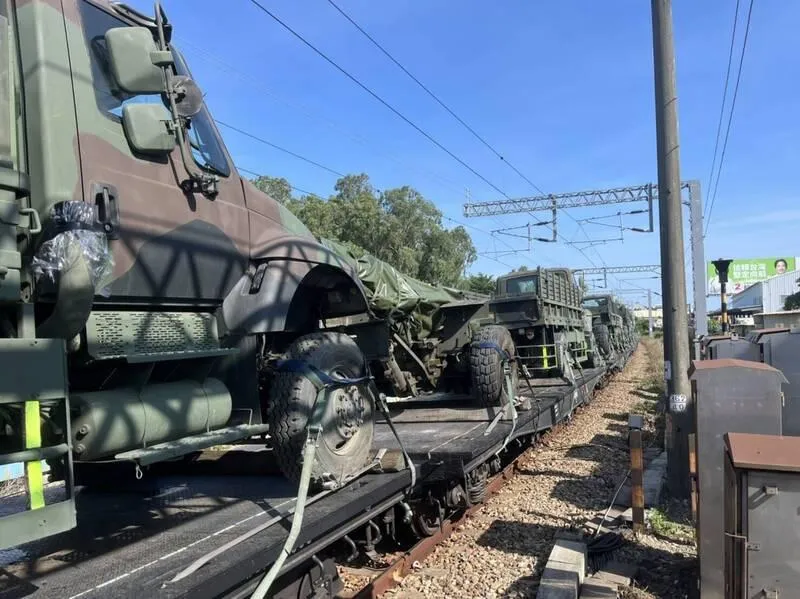 快訊／下班注意！台南仁德段載運軍備火車拋錨　南下列車仍有延誤