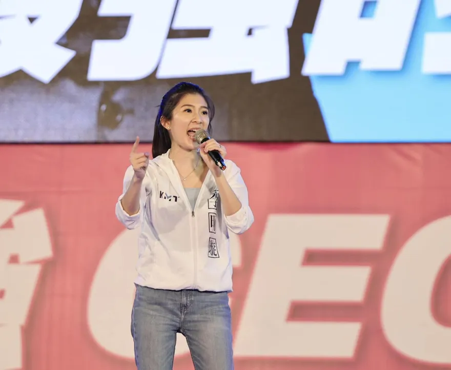 影/最美發言人「挖啊挖」！李明璇唱出蔡政府亂象