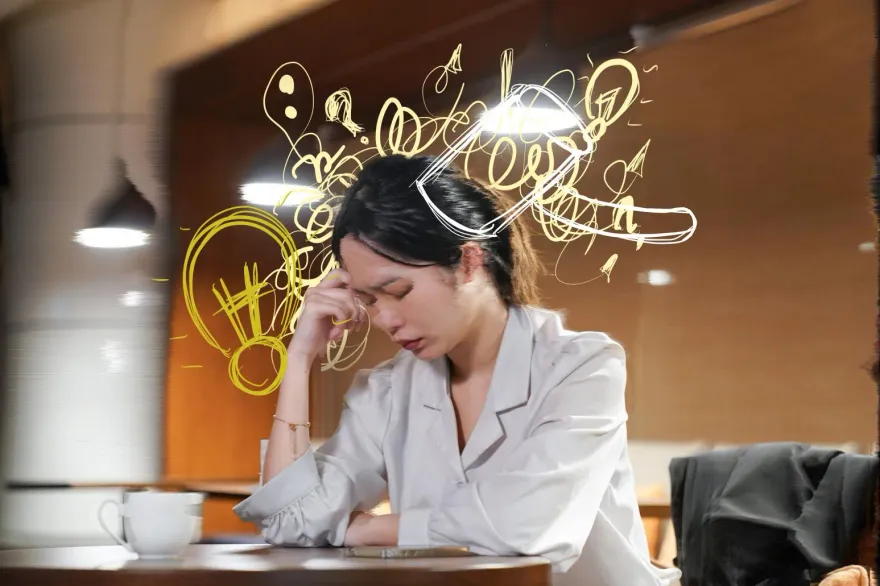 染新冠「32%有腦霧」！40歲老師的長新冠.....寫黑板「突腦袋當機」備課全忘光