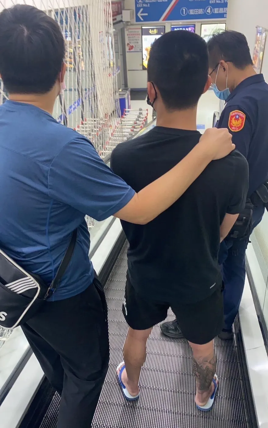 賊星該敗！賣場置物櫃淪詐團轉運站　車手取款遭喬裝警「甕中捉鱉」
