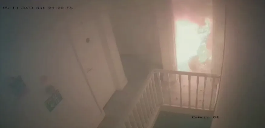 影/驚人畫面曝！電動滑板車放廚房充電　數秒後爆炸蔓延成大火