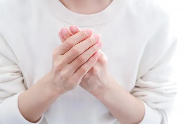 手麻別再甩手恐「壓迫更嚴重」　復健科醫師教一招就能快速緩解