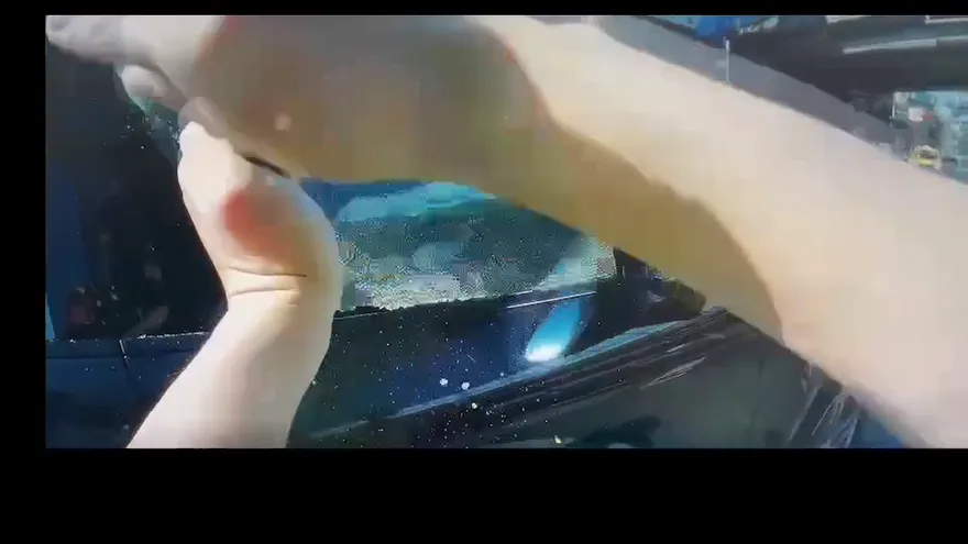 影/酒駕昏睡整輛車直接停在快車道 　阿sir「警棍破窗」他拒酒測後果超慘