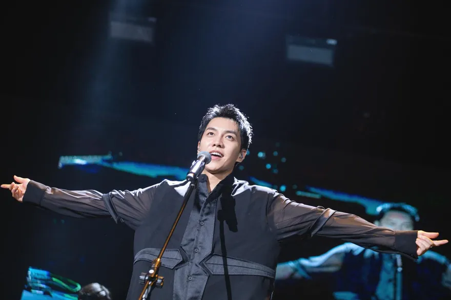 李昇基來台辦演唱會有內幕　坦言「過去半年身邊發生很多事情」...想找定位