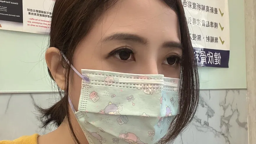 李亮瑾「從椅上摔倒」竟尾椎骨裂！疑身體有1狀況：女人不要輕忽