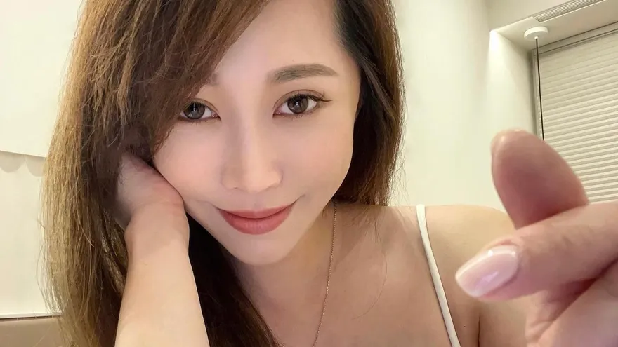 不藏了！黃露瑤PO超兇辣照　爸黃西田嚇到跳起來：哎喲威啊