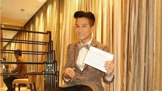 惡鄰高空擲物！區永權陽台驚見「碎玻璃、金屬管」怒報警：好自為之
