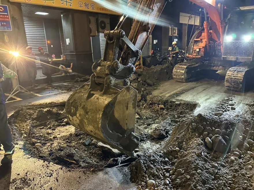 板橋江子翠站旁深夜驚傳深基地掏空　區公所估今完成填補工程