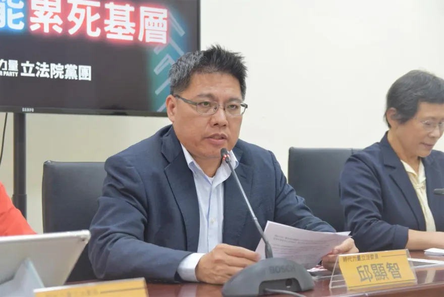 比林智堅嚴重？邱顯智爆論文疑「教授抄學生」相似度高達51%　林志潔回應了