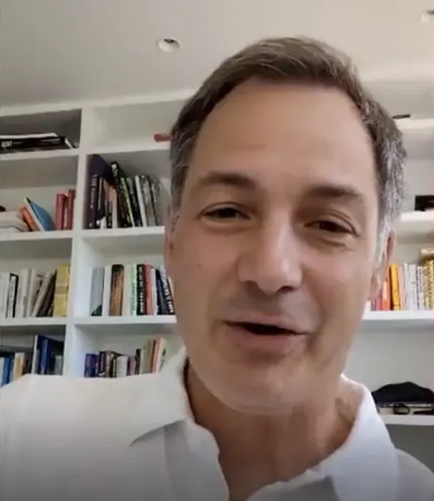 比利時總理父子單車出遊驚傳摔車　短暫失去知覺