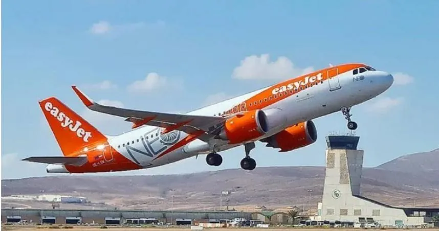 英輪椅嬤「睡著」登機...乘客察覺異狀才知斷氣　航班急折返