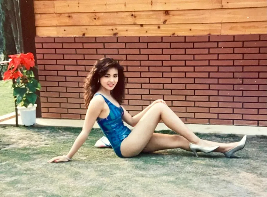 超級正妹！曬出20歲「選美辣照」　王欣儀笑稱：被爸媽逼去的