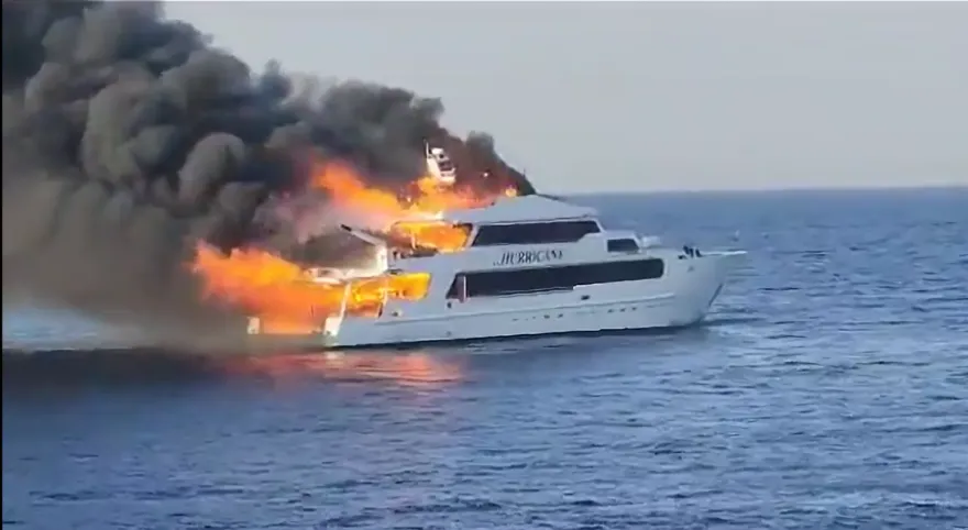 影/紅海又出事！29人遊艇爆炸變火球　有人急跳海、3失蹤