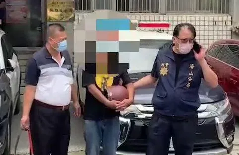 快訊/抓到了！新北市府遭潑漆案　嫌犯「騎媽媽的車犯案」最後林口落網