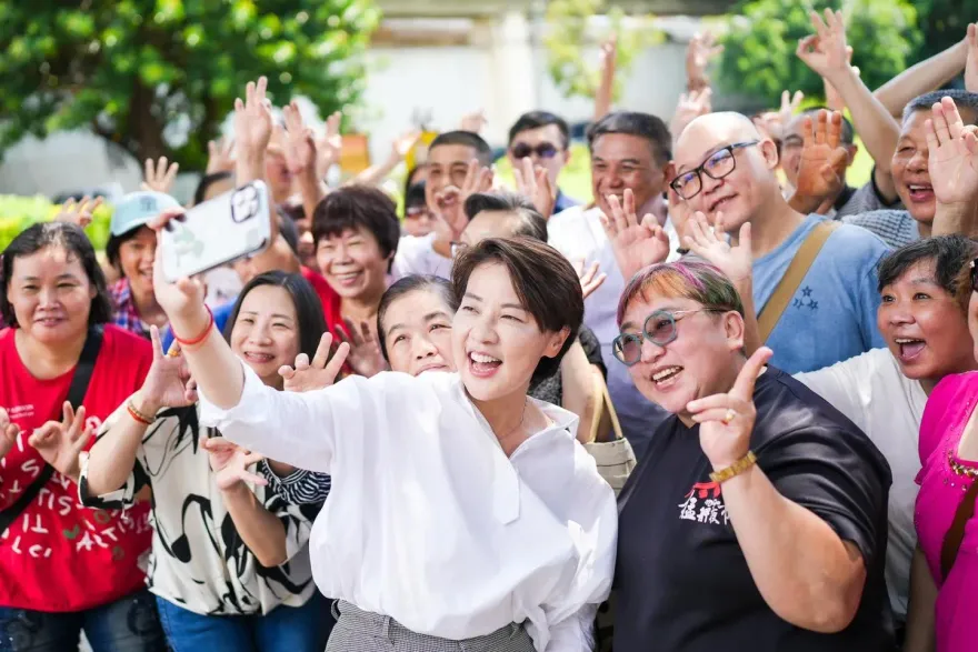 2024最新民調跌破眼鏡　柯文哲驚奇超車藍綠！昔選輸「三腳督」的黃珊珊這樣看