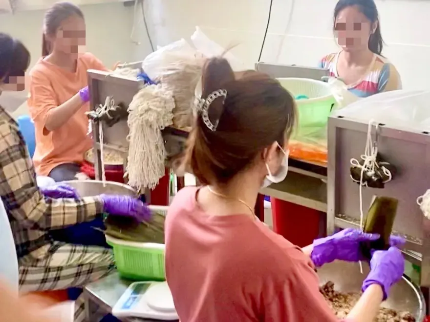 搶訂單包粽子！11女移工藏1人黑工　印尼女被抓抱闆娘痛哭