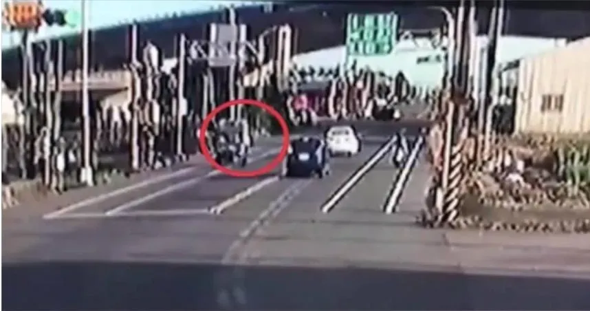 屏東17歲少女騎車雙載　路口遭撞1人腦出血搶命中