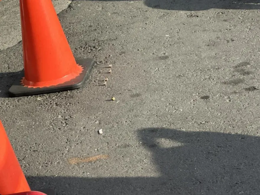 太可惡！不讓人停車竟撒「釘」　國術館無辜慘遭牽連